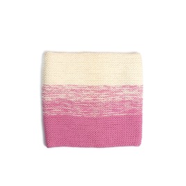 Set căciuliță, fular și mănuși din lână merino – Roz degrade și crem, handmade