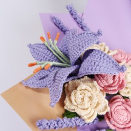 Buchet de flori croșetat manual – Eleganță fără timp
