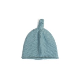 Căciuliță tricotată manual pentru bebeluși – Bleu pastel, cu nod decorativ