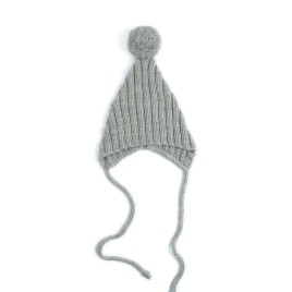 Căciulă tricotată cu pompon - Accesoriu stylish pentru iarnă