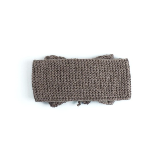 Bentiță tricotată manual din lână merino – Maro taupe cu fundă decorativă
