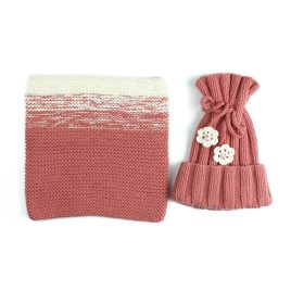 Set căciulă și guler tricotate manual – Teracotă cu detalii florale, căldură și rafinament