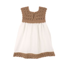 Rochie croșetată manual maro – bust din microfibră și fustă alb natural