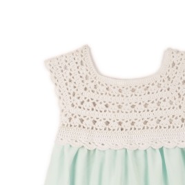 Rochie cu bust tricotat manual – Verde mentă cu alb natural