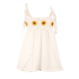 Rochie tricotată alb natural cu bretele și flori croșetate galbene