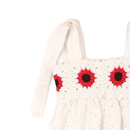 Rochiță albă cu bust croșetat și maci – Fustă din broderie englezească