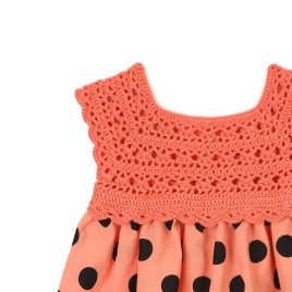 Rochiță de vară handmade cu bust croșetat – Coral pastel cu buline