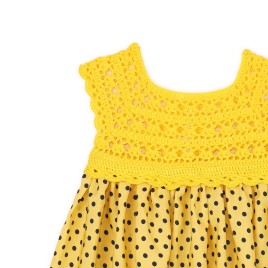 Rochiță galbenă fetiță – bust croșetat și fustă cu buline