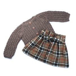 Set fustiță tartan din viscoză și cardigan tricotat din lână merino – Maro elegant