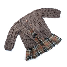 Set fustiță tartan din viscoză și cardigan tricotat din lână merino – Maro elegant