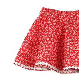 Fustiță cloș roșie cu imprimeu floral alb și tiv din dantelă