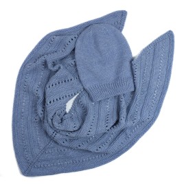 Set șal și căciulă tricotate manual din lână merino – Albastru fumuriu, eleganță și rafinament