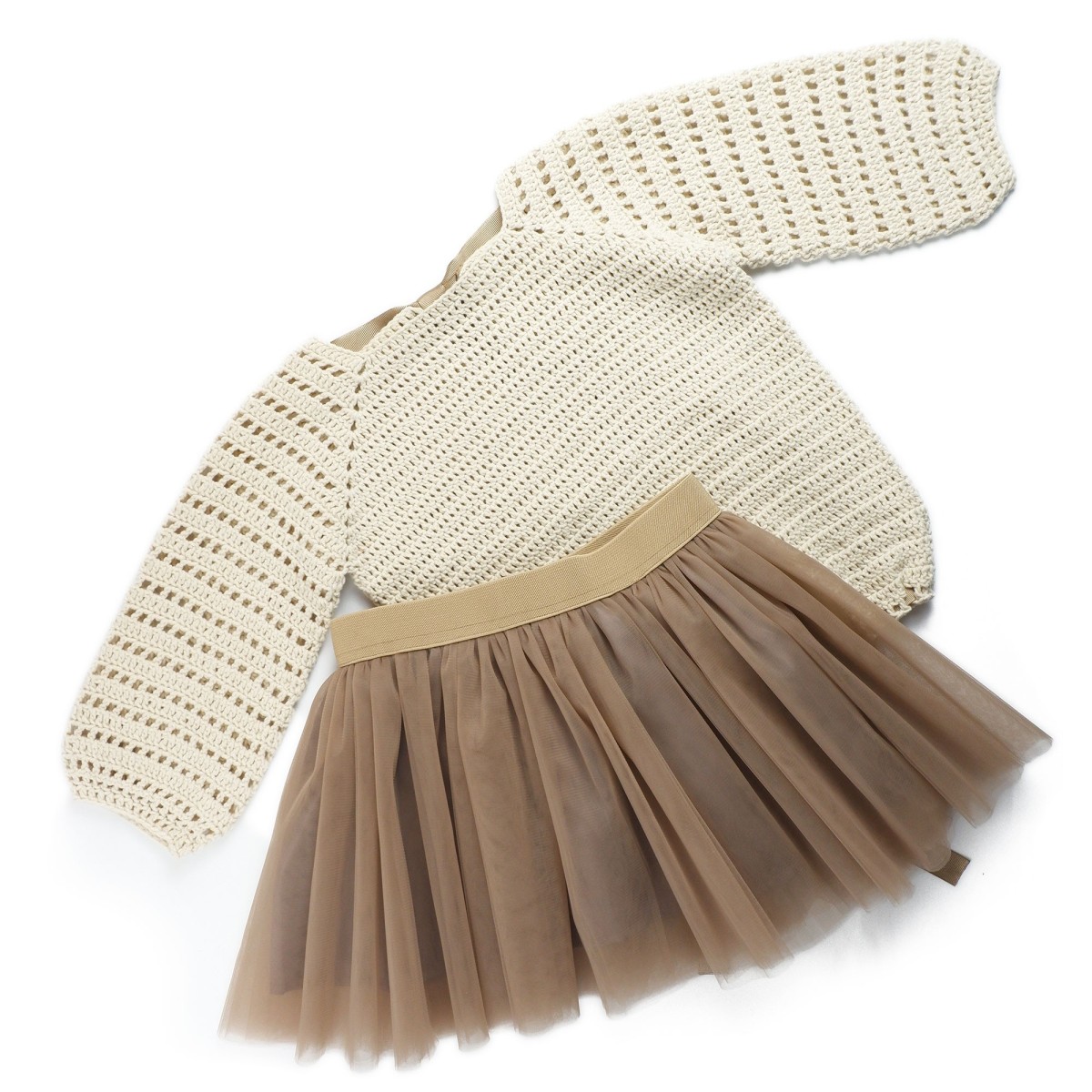 Set fustiță din tulle și bluză croșetată manual – Bej cu accente elegante