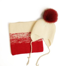 Set căciulă și fular tricotate manual crem-roșu cu moț | EVANTAI.ro