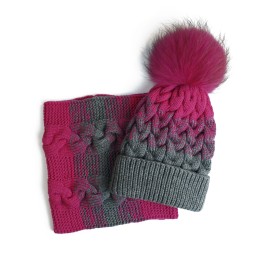 Set căciulă și fular tricotate manual roz-gri cu moț roz | EVANTAI.ro